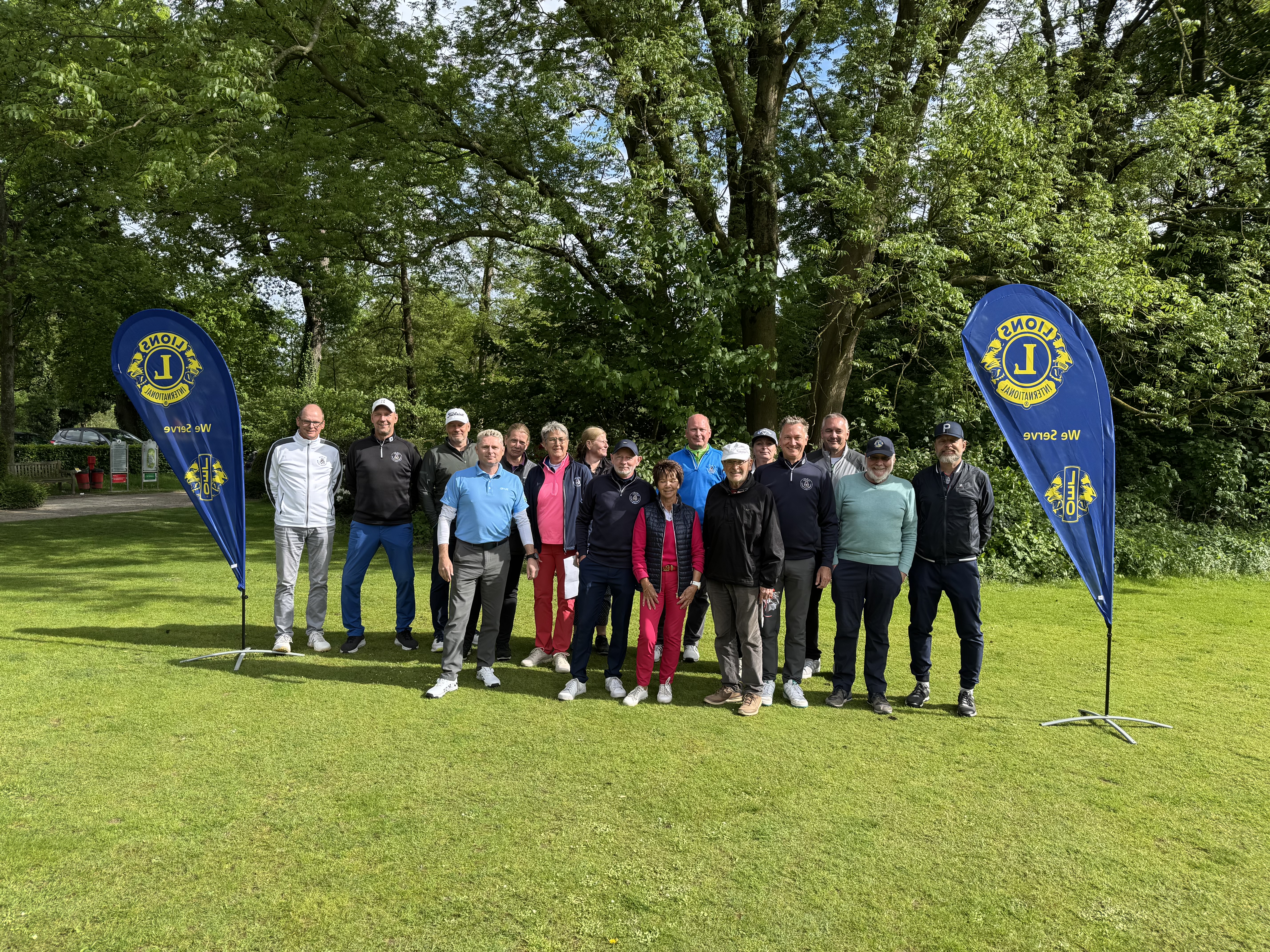 Das Bild zeigt eine Gruppenbild aller sportlichen Gewinner